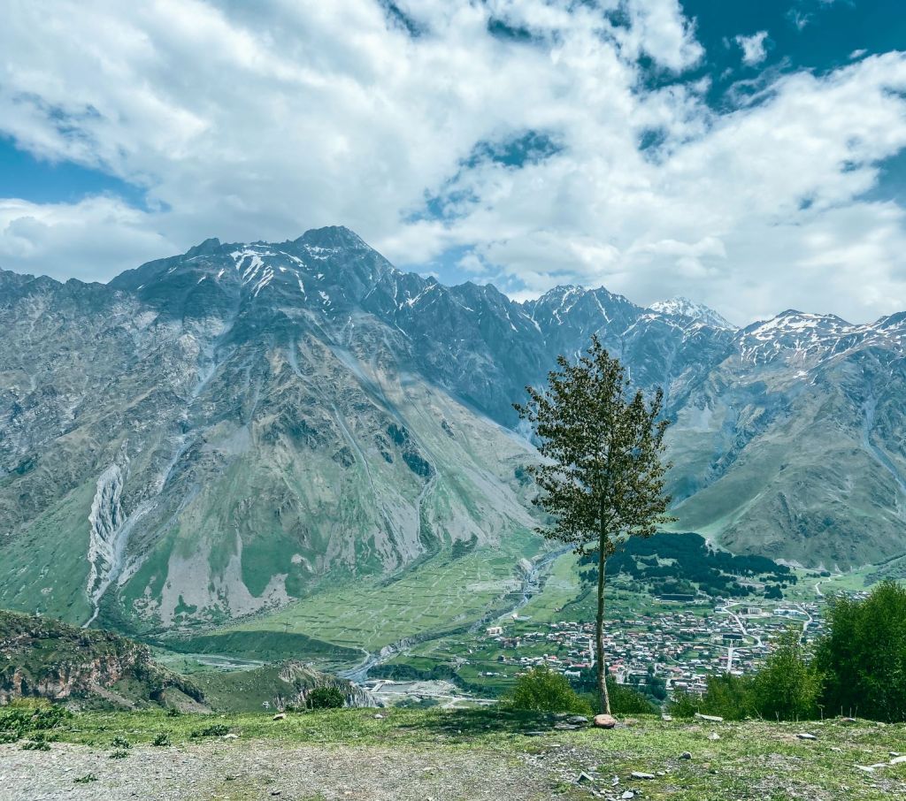 One of the best day trips in Georgia takes you to Kazbegi, a region with gorgeous mountains and breathtaking views.