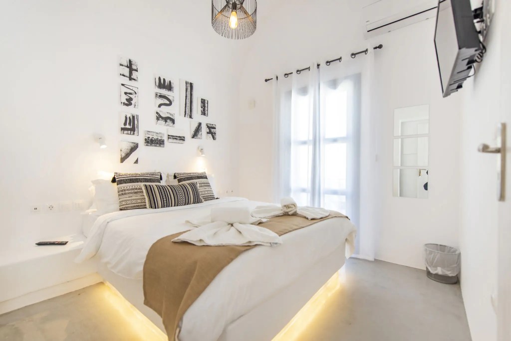 Bedspot Hostel is a chic and cozy hostel in central Fira, Santorini.