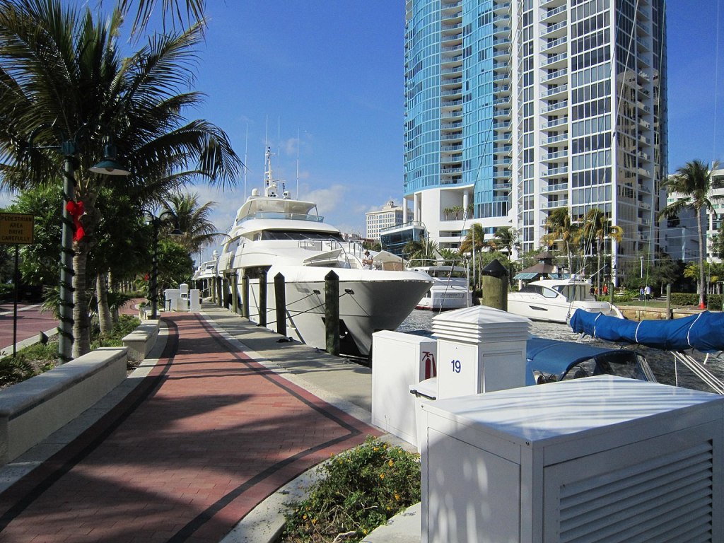 The Fort Lauderdale Riverwalk is a great place to shop, eat, and enjoy a lovely stroll.