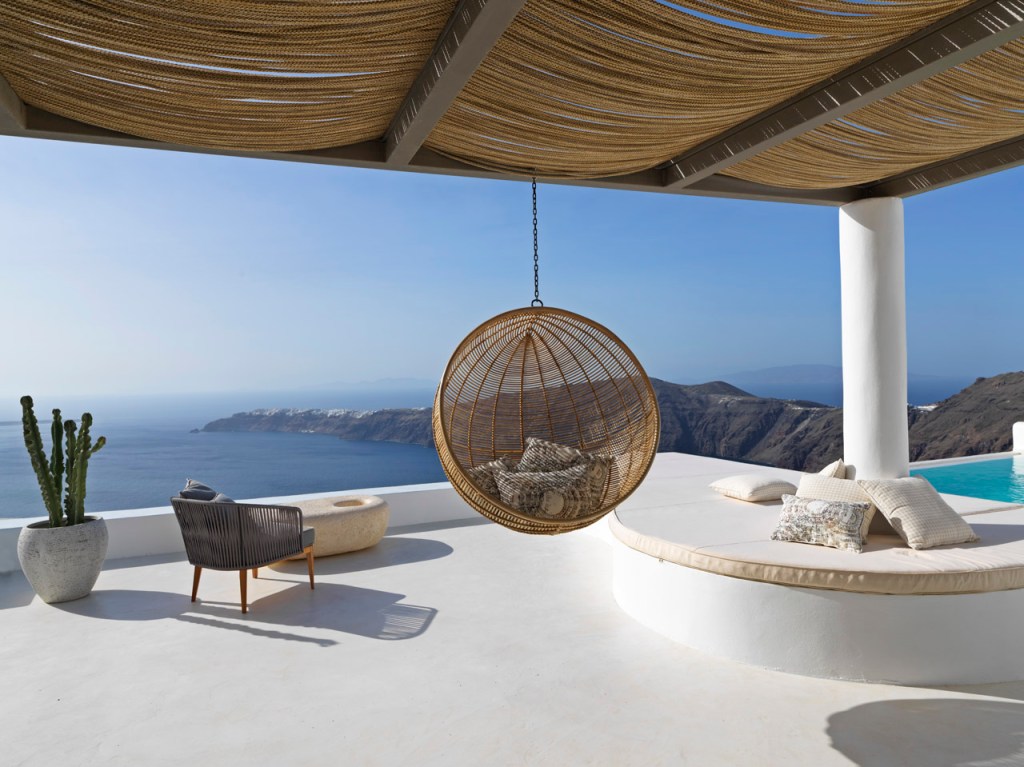 Seated on the cliffs of Imerovigli, Astra Suites has a front row seat to sunset on the caldera. It is the perfect environment for cocktails or dinner at the Five Sense Restaurant.