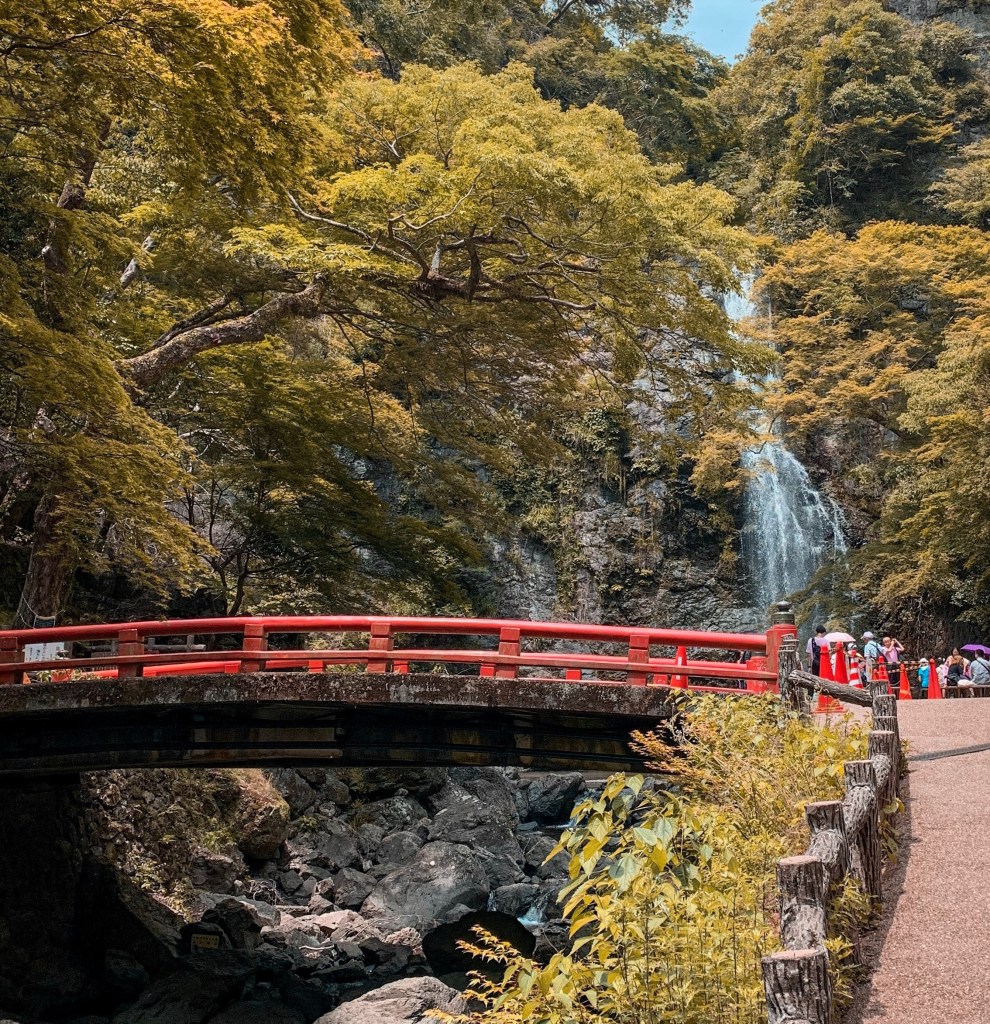 Seeing Minoo Waterfall is one thing you must do while in Osaka. The picturesque beauty of the falls is a well-needed reprieve from Osaka's bustling city atmosphere.