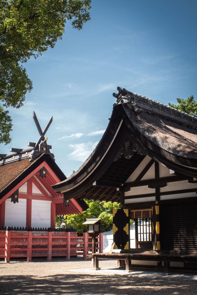 Sumiyoshi Taisha Shrine offers one of the oldest styles of shrine architecture in Japan. It is incredibly charming and has a rich spiritual significance.