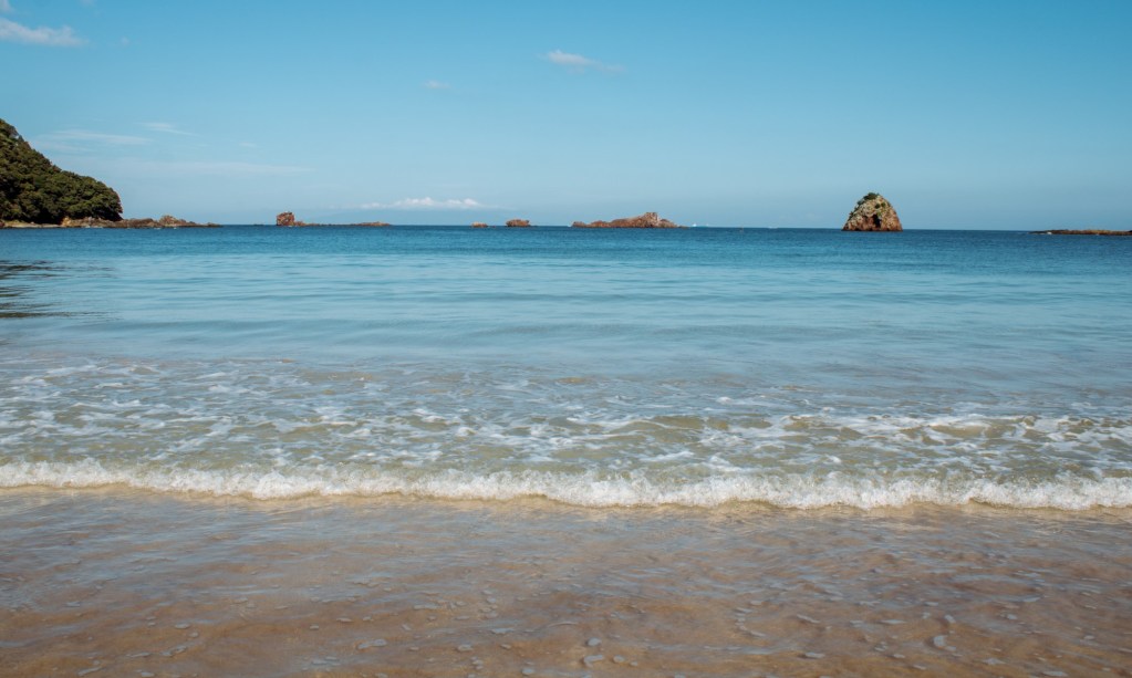 Soutoura Beach is a calm, peaceful Shimoda alternative to Shirahama Beach. The waters are clear and a dazzling aquamarine, and the crowds are generally smaller.